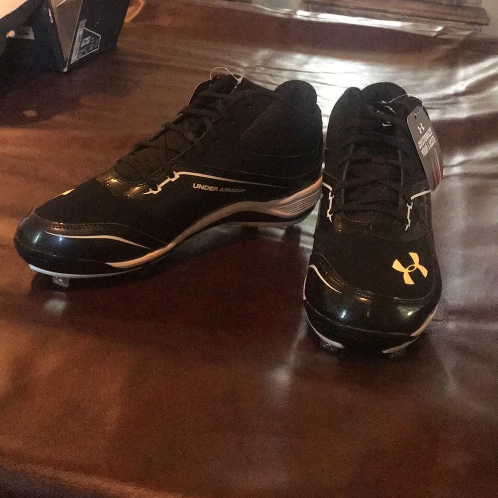 Under Armour baseball metal spike cleats